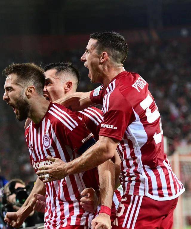 包含德甲冠军一路高歌猛进，实力无可匹敌的词条