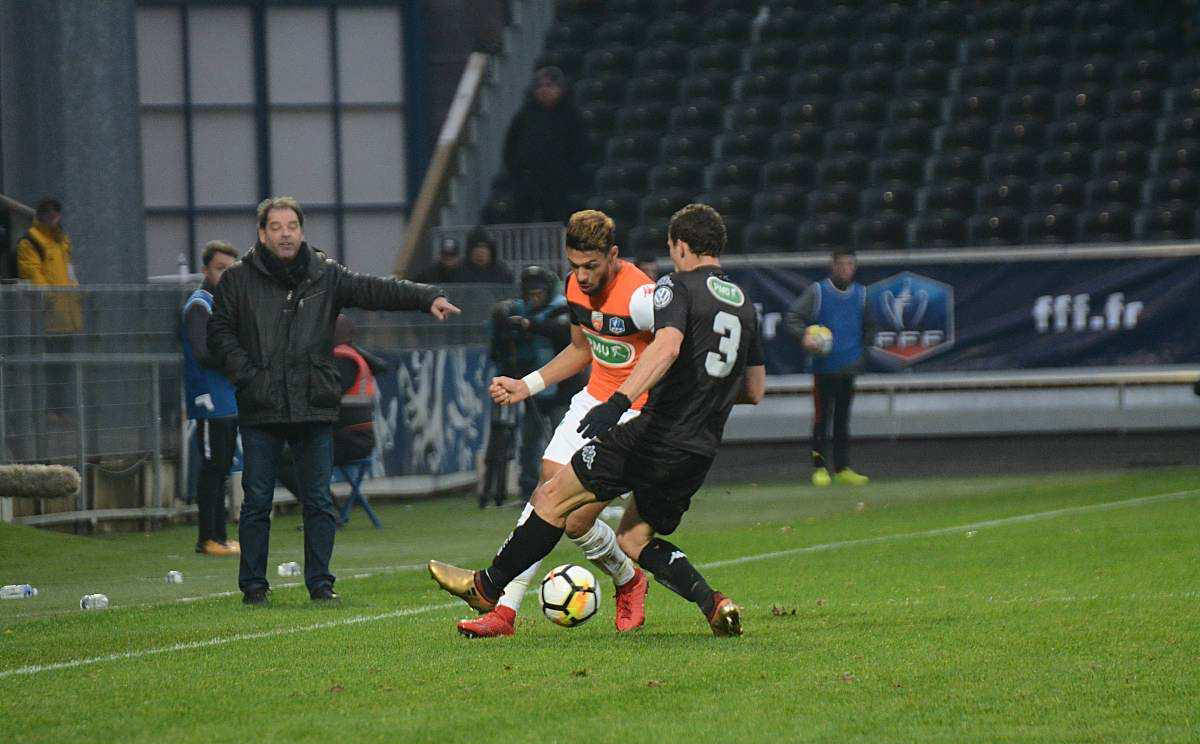 里昂球员集体发挥表现取得胜利