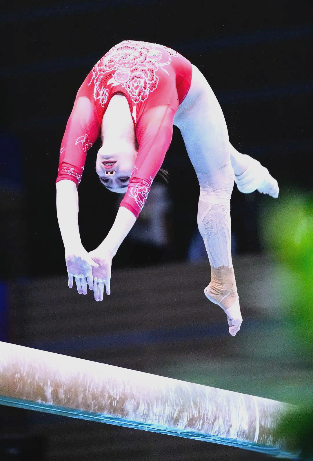 体操女将勇夺冠军,矢志突破的简单介绍 体操女将勇夺冠军,矢志突破的简单介绍