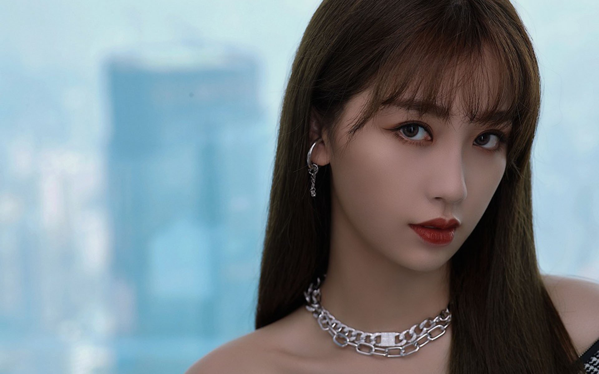 霓虹为幕,暗刃独舞,雨夜激战,谁配称王?