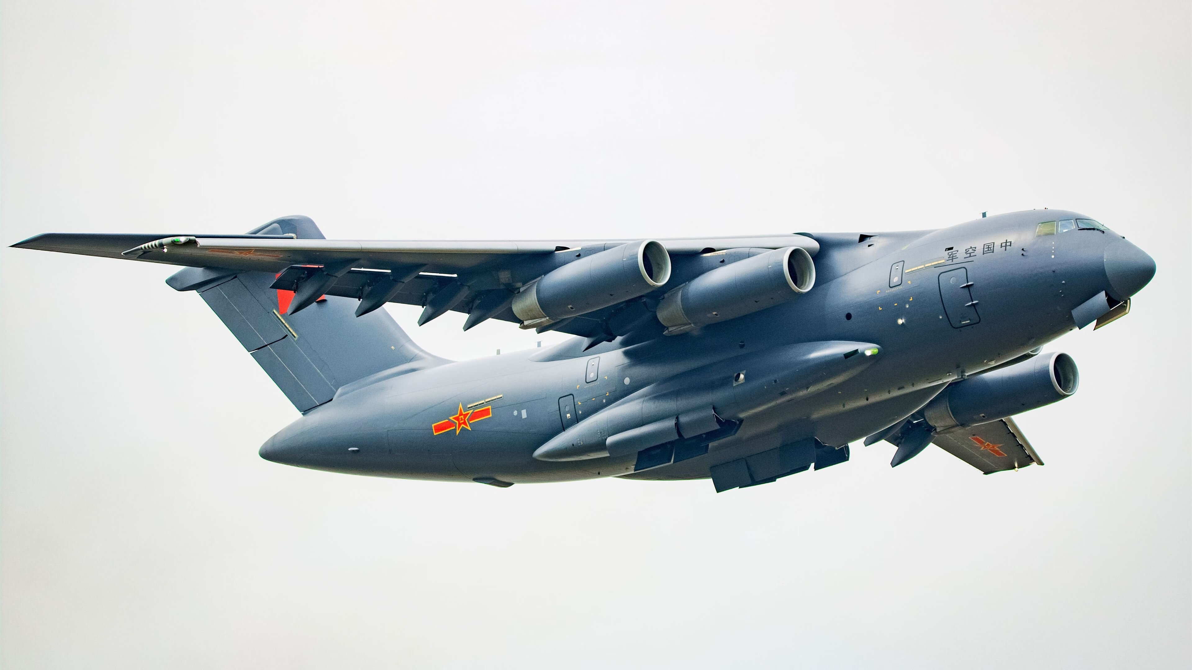 方向盘的绿茵场,当F1争冠夜化身内马尔的致命舞步